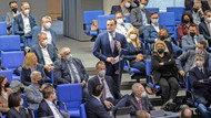Ernster denn je: Jens Spahn (CDU) will als geschäftsführender Gesundheitsminister nicht für den Kurs der Ampelparteien geradestehen. 