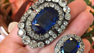 Eine Brosche mit Saphiren und Diamanten, sowie dazu passende Ohrringe, Juwelen aus der russischen Zarenfamilie. Eine Brosche mit Saphiren und Diamanten, sowie dazu passende Ohrringe, Juwelen aus der russischen Zarenfamilie.
