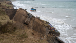 DDR-Bunker ins Meer gestürzt