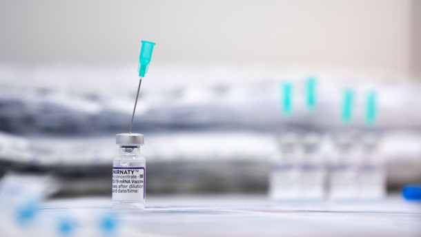 Müssen Biontech und Astra-Zeneca Schadenersatz zahlen? Müssen Biontech und Astra-Zeneca Schadenersatz zahlen?