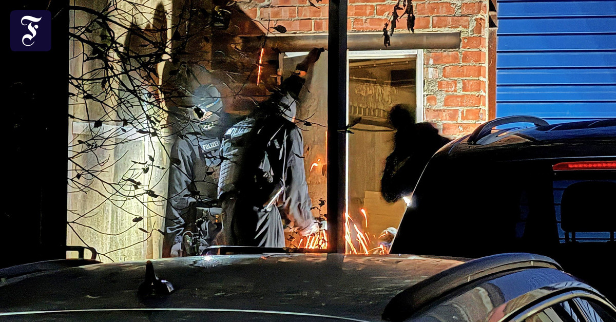 Millionenfach gefälschte Glimmstängel hergestellt: Prozess gegen Zigarettenmafia