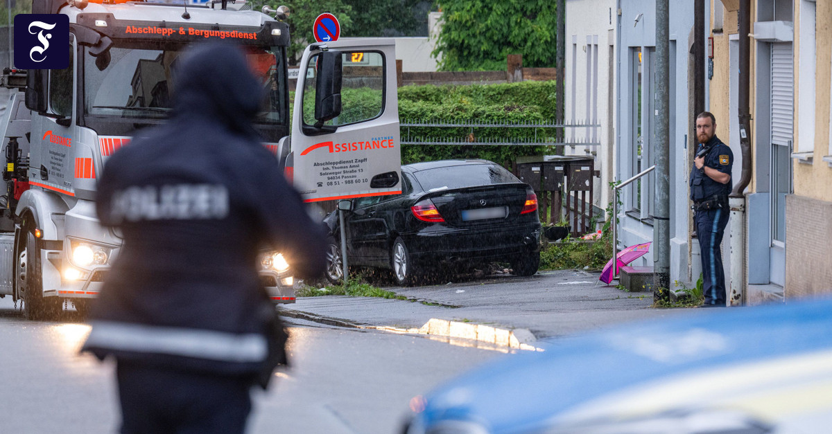 パッサウの妻と子供を運転する – 逮捕状