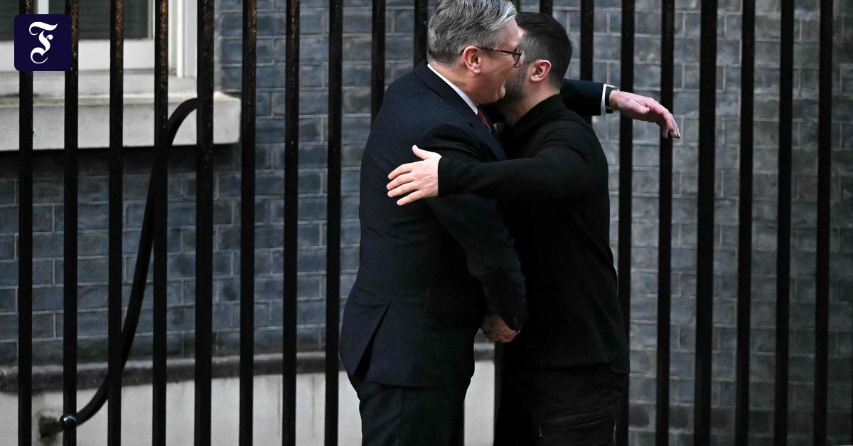 Keir Starmer Umarmt Wolodymyr selenskyj
