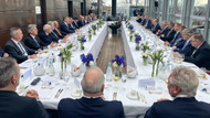 Deutsche Firmenchefs im Hotel Bayerischer Hof am Rande der Münchner Sicherheitskonferenz Deutsche Firmenchefs im Hotel Bayerischer Hof am Rande der Münchner Sicherheitskonferenz