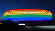 Die Allianz Arena in München leuchtet am Christopher Street Day am 9. Juli 2016 in den Farben des Regenbogens. Die Allianz Arena in München leuchtet am Christopher Street Day am 9. Juli 2016 in den Farben des Regenbogens.