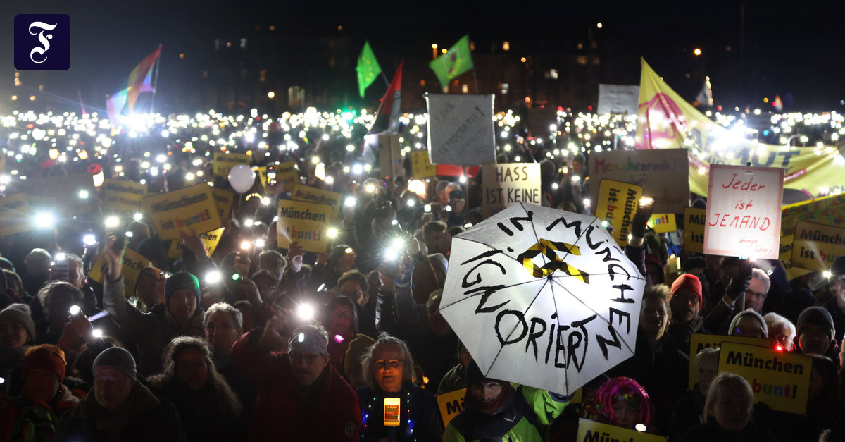 Demo in Munich: Up to 100,000 people at “Sea of ​​Lights for Democracy”
