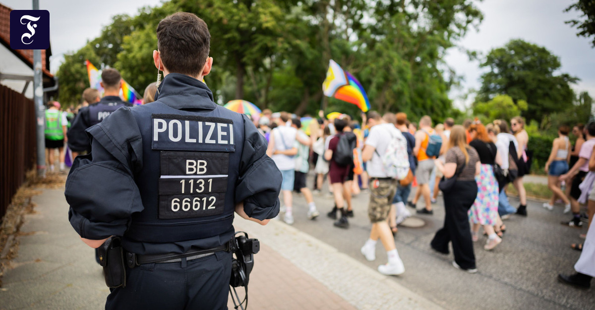 CSD in East Germany: It's every man for himself in the side streets
