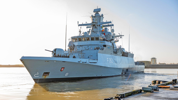 Die Marine zeigt Flagge um jeden Preis Die Marine zeigt Flagge um jeden Preis