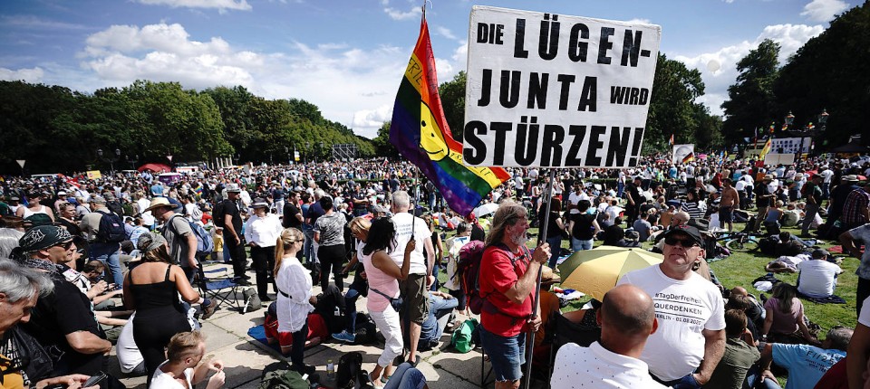 Teilnehmer einer Kundgebung gegen die Corona-Maßnahmen Ende August in Berlin