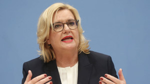 Wehrbeauftragte sieht erste Erfolge bei Beschaffungen für Bundeswehr