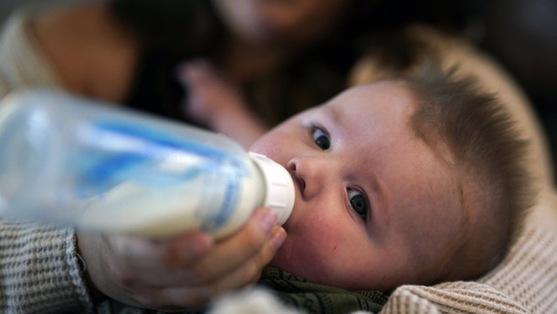Wie gehen Eltern mit dem Mangel an Babynahrung um? Wie gehen Eltern mit dem Mangel an Babynahrung um?