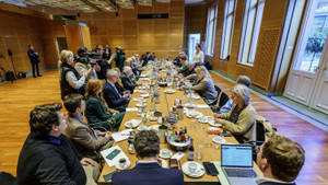 Apotheker froh, Beamte kritisch, FDP abwartend