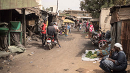 Angreifer töten mehr als 130 Zivilisten