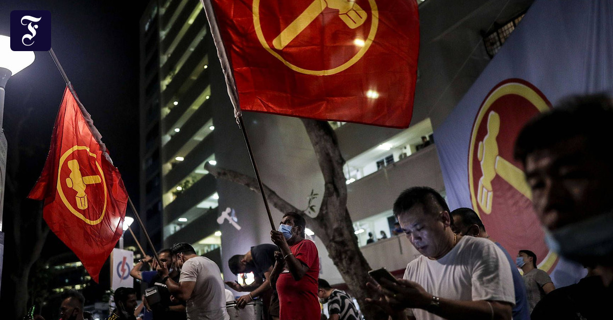 Parlamentswahl in Singapur Regierungspartei wird schwächer