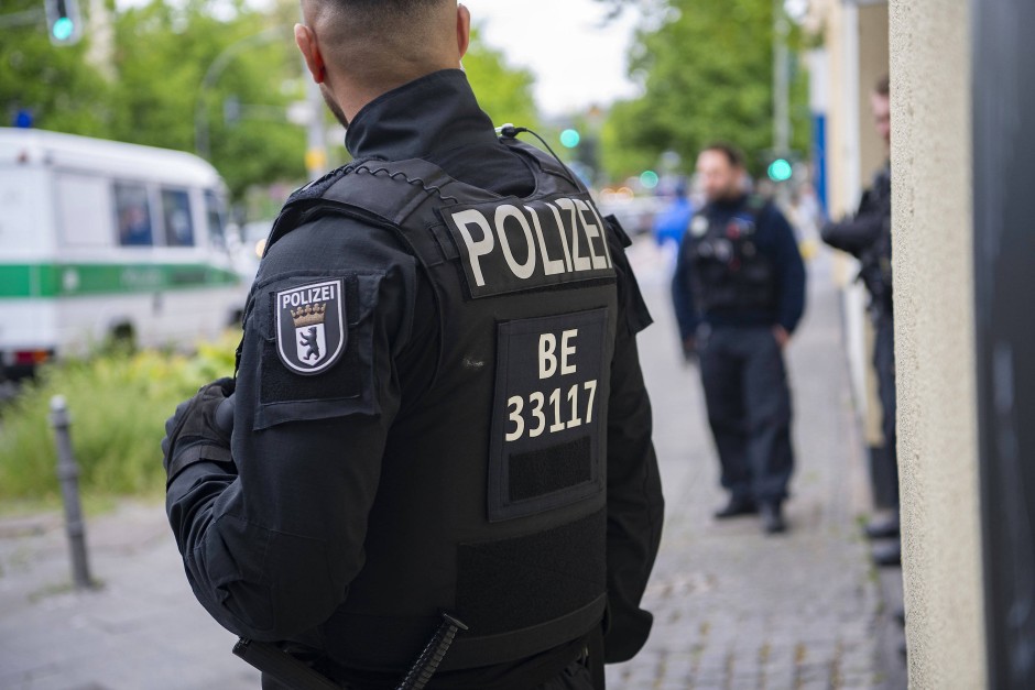 Bild zu: Polizei verhaftet mutmaßliche IS-Rückkehrerin in Frankfurt - Bild 1 von 1 - FAZ