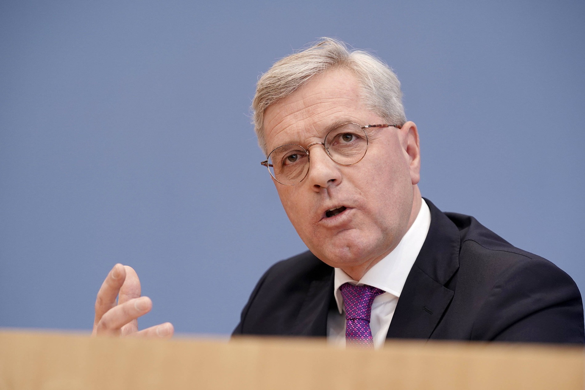 Cdu Rottgen Will Auch Kanzlerkandidat Werden