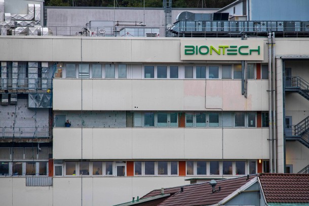 Bilderstrecke zu: Biontech nimmt Corona-Impfstoff-Produktion in Marburg ...