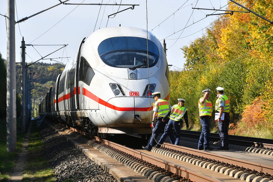 Bild zu Von Samstag an ICEStrecke KölnFrankfurt wieder eingleisig befahrbar Bild 1 von 1 FAZ Bild zu Von Samstag an ICEStrecke KölnFrankfurt wieder eingleisig befahrbar Bild 1 von 1 FAZ