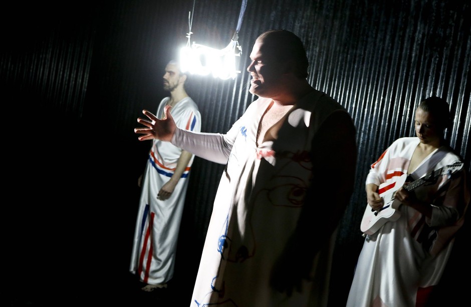Bild zu Morden für den Mond „Caligula“ im Schauspiel Frankfurt Bild 1 von 1 FAZ Bild zu Morden für den Mond „Caligula“ im Schauspiel Frankfurt Bild 1 von 1 FAZ