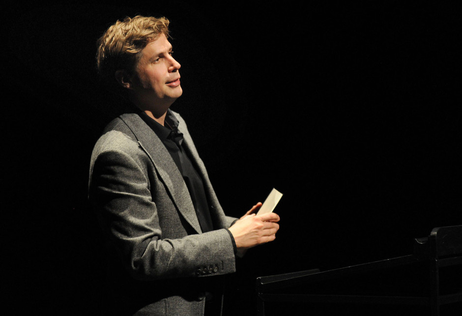 Daniel Kehlmann Ein Beitrag Zur Debatte Interpretation Bild zu: Im Gespräch: Daniel Kehlmann - Die Vermessung des Worts - Bild