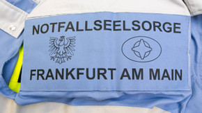 Geld für Schulen in Indien und Notfallseelsorge in Frankfurt