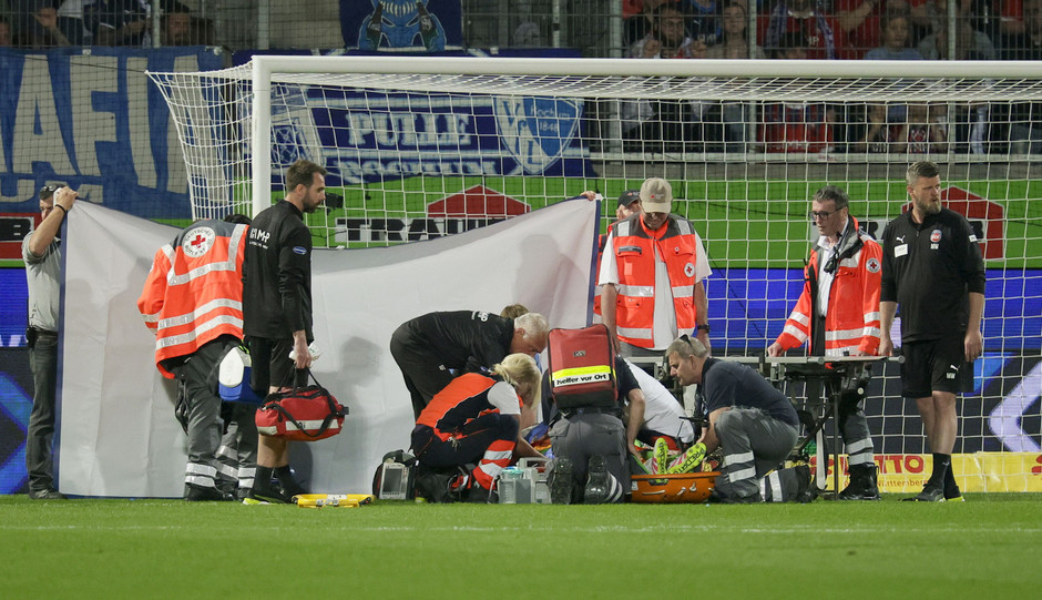 Bei heftigem Zusammenprall: Heidenheim-Torwart Müller erleidet Gehirnerschütterung