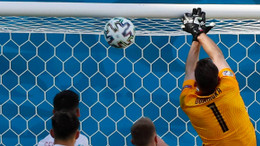 Slapstick-Eigentor hilft bei Spaniens Schützenfest