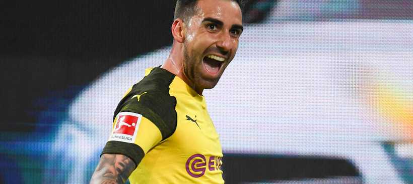 Echte Liebe: Paco Alcacer ist kein Leihtorjäger mehr.