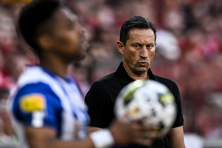 Bilderstrecke zu Champions League Benfica mit Roger Schmidt gegen Inter Mailand Bild 1 von 2 Bilderstrecke zu Champions League Benfica mit Roger Schmidt gegen Inter Mailand Bild 1 von 2