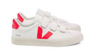 Nie wieder auf dem Bordstein knien und Schuhe binden: Sneaker mit Klettverschlüssen von Veja Nie wieder auf dem Bordstein knien und Schuhe binden: Sneaker mit Klettverschlüssen von Veja