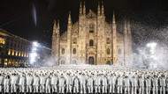 Spektakel vor dem Mailänder Dom: Moncler feiert seinen 70. Geburtstag. Spektakel vor dem Mailänder Dom: Moncler feiert seinen 70. Geburtstag.