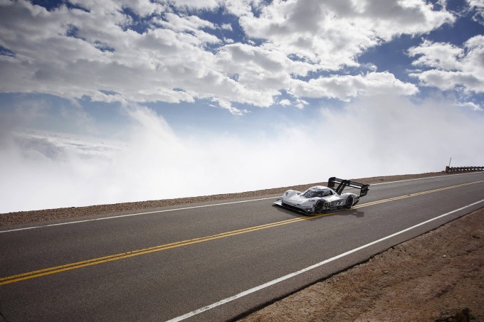 At full speed: 680 hp has Volkswagen ID R under the hood.  At full speed: 680 hp has Volkswagen ID R under the hood.