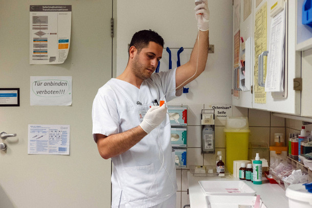 Bild zu: Krankenkassen sollen Zusatzbeiträge erst später senken - Bild