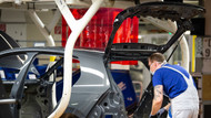 Im VW-Werk in Wolfsburg: Die Produktion soll wieder anlaufen. Im VW-Werk in Wolfsburg: Die Produktion soll wieder anlaufen.