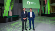 HeidelbergCement-Vorstandsmitglieder Jon Morrish (links) und Dominik von Achten präsentieren den neuen Markenauftritt des Unternehmens. HeidelbergCement-Vorstandsmitglieder Jon Morrish (links) und Dominik von Achten präsentieren den neuen Markenauftritt des Unternehmens.