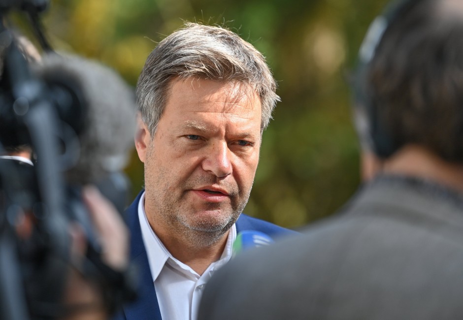 Bild zu: Habeck will mit der Energiewende den Osten Deutschlands ...