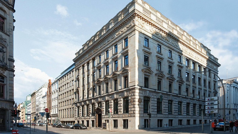Cum Ex Geschafte Fruherer Chef Der Maple Bank Verhaftet