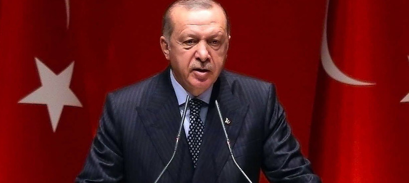 Der türkische Staatspräsident Erdogan spricht vor Mitgliedern seiner Partei AKP.