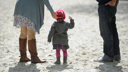 Leben und arbeiten mit Kind: Was sich durch das Elterngeld geändert hat, hat jetzt eine neue Studie analysiert.