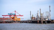 Der Industriehafen Stade, der für das geplante Import-Terminal für Flüssigerdgas zukünftig erweitert werden soll.