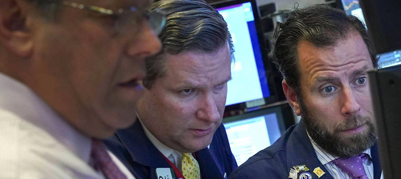 Besorgte Blicke: Gerade dominieren unter Anlegern die Sorgen.