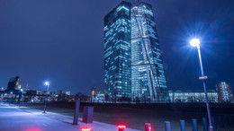 Die Europäische Zentralbank hat ihren Sitz in Frankfurt.