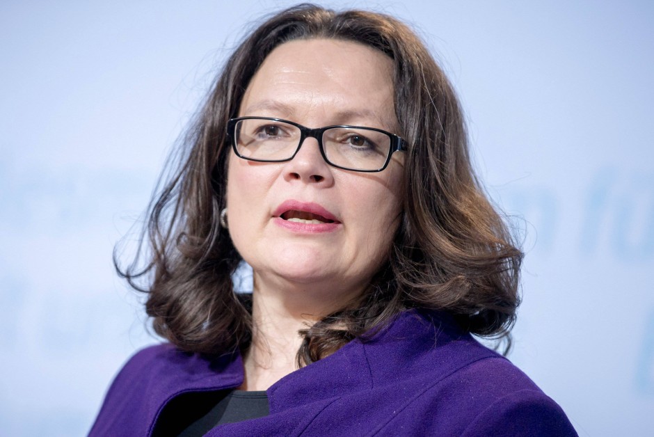 Bild zu: Arbeitsministerin Andrea Nahles will mit Ein-Euro-Jobs für Flüchtlinge starten - Bild 1 ...