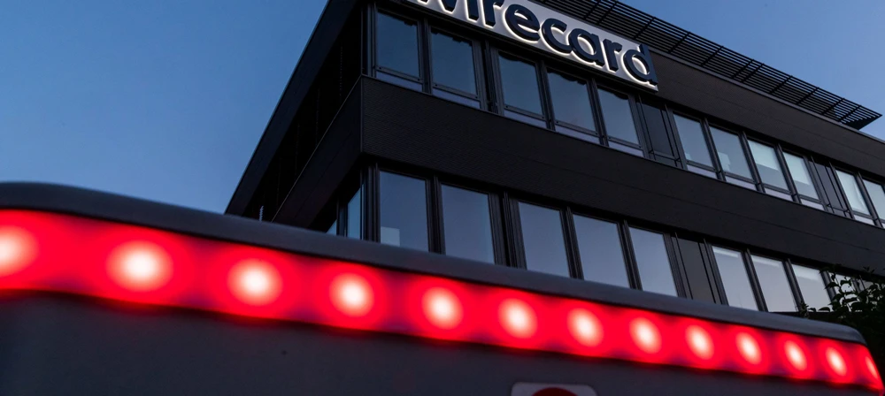 Alarm lights, symbolizing the urgency of the Wirecard situation.