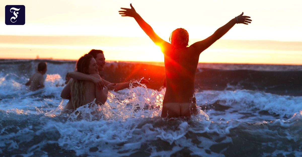 Nackt im Urlaub: FKK - neuer Trend bei jungen Leuten | FAZ->