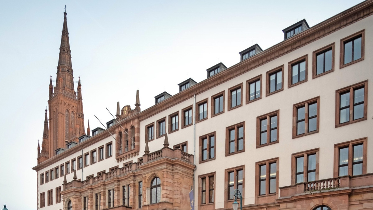 Im Wiesbadener Rathaus wird das Geld trotz sprudelnder Steuerquellen immer knapper. Das Linksbündnis ficht das nicht an. - Marcus Kaufhold
