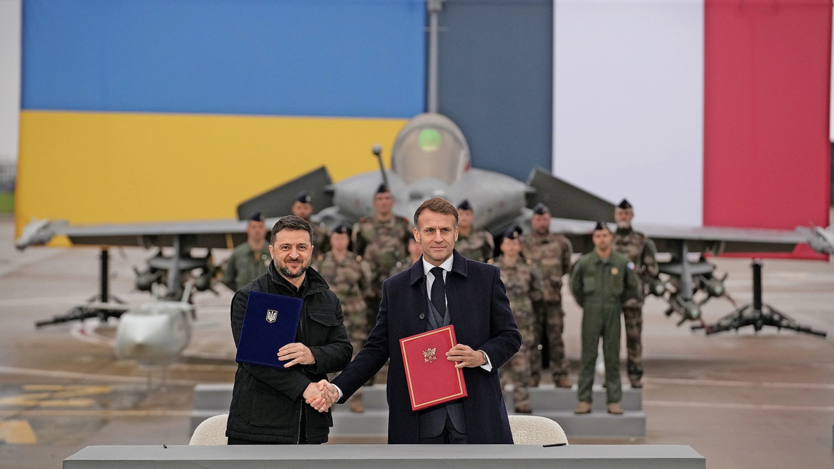 Absichtserklärung mit Macron: Woher soll das Geld für Selenskyjs Kampfflugzeuge kommen?