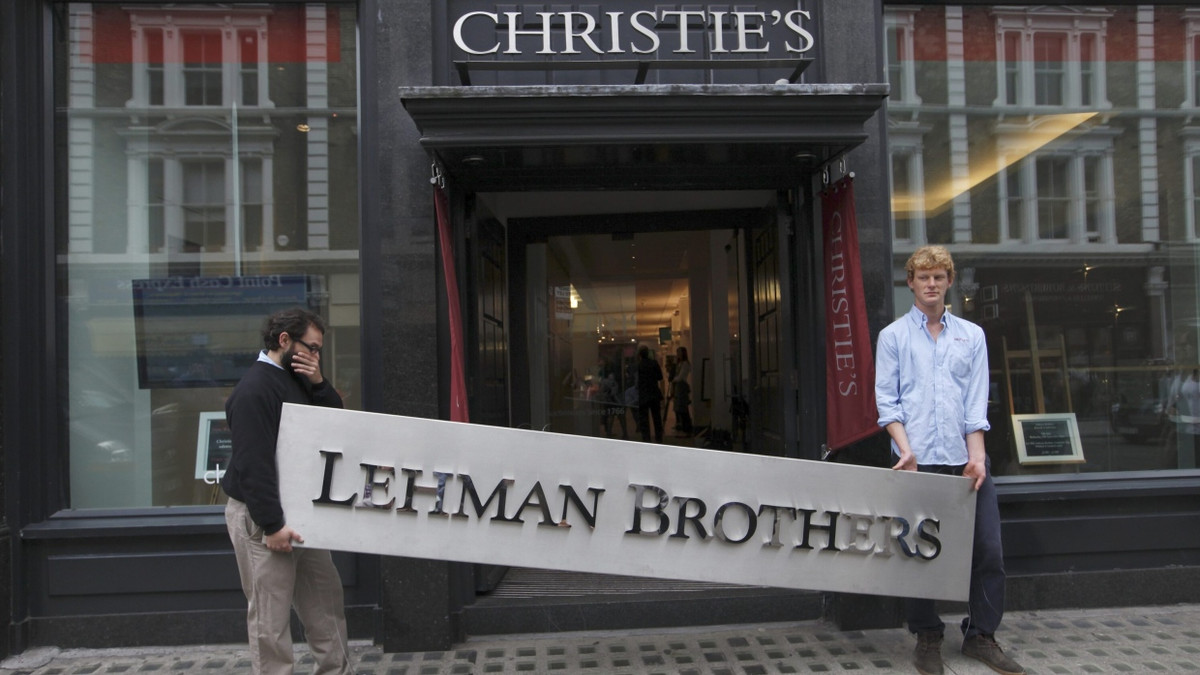 Ausverkauf: Im Insolvenzverfahren mussten selbst alte Firmenschilder von Lehman Brothers zu Geld gemacht werden. - REUTERS