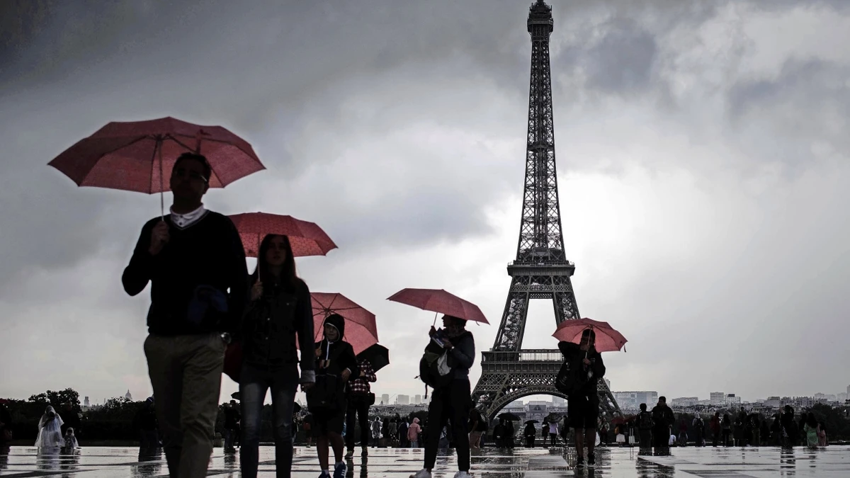 Dunkle Wolken über Paris: Frankreichs Finanzpolitik bereitet den Märkten Sorgen. - AFP