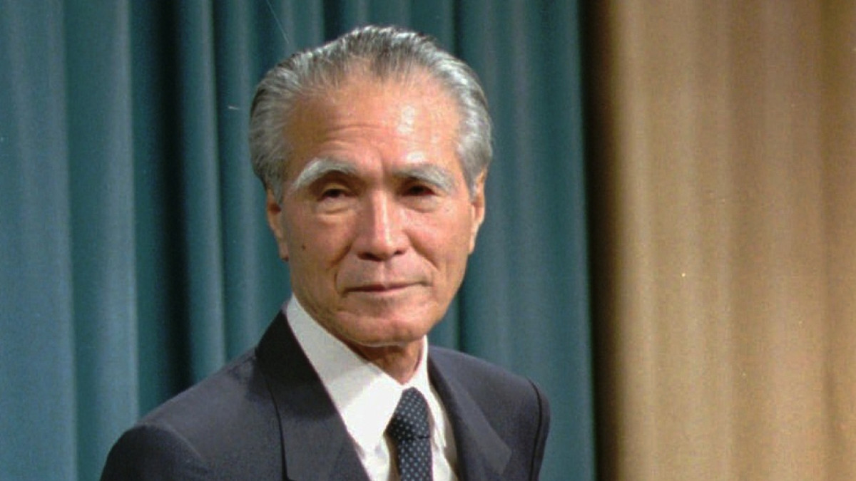 Tomiichi Murayama vor seiner Entschuldigung für Japans Kriegsverbrechen in Tokio am 15.8.95. - AP